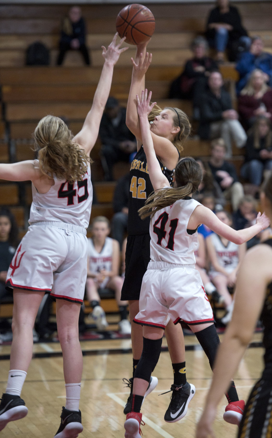022118- CABRILLOGIRLSBBALL.09.JPG